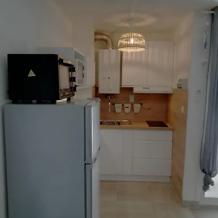 Apartment F2 Renove De 35m2 A 250m Du Bord De Mer *
