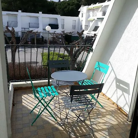 F2 Renove De 35m2 A 250m Du Bord De Mer Apartment La Grande-Motte